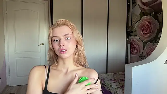 Snapshot of ScarlettRosy chatting on May 14, 3:46 am ScarlettRosy online show from May 14, 3:46 am