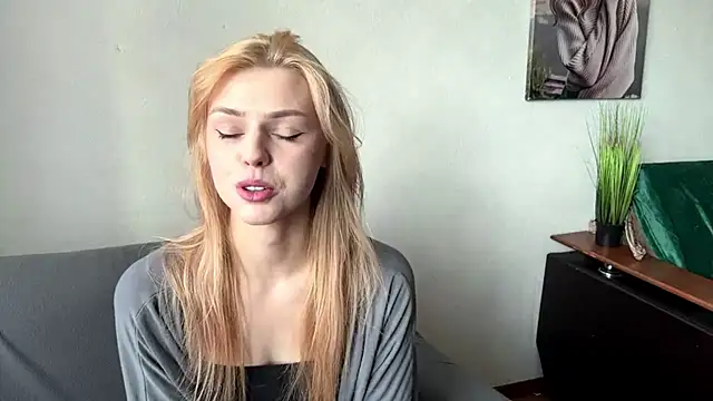 Snapshot of ScarlettRosy chatting on May 28, 4:10 am ScarlettRosy online show from May 28, 4:10 am