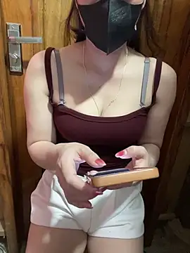 Snapshot of Lovely23-22 chatting on June 7, 7:17 pm Lovely23-22 online show from June 7, 7:17 pm