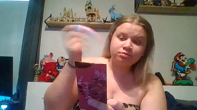 prettybabygurl04 online show from May 5, 7:44 pm