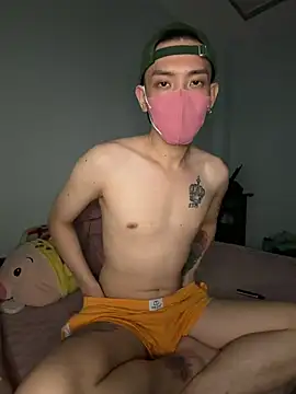 quocanh999999 online show from May 22, 3:17 pm