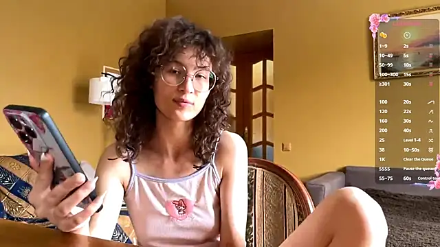 CurlyWinx online show from May 3, 8:42 am