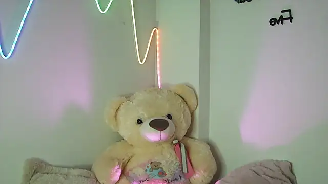 Sara Blum online show from May 21, 3:46 am