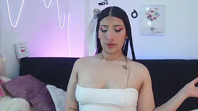 Sara Blum online show from June 15, 3:58 pm