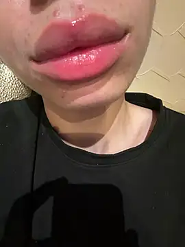 hotlips2026 online show from May 2, 11:43 pm