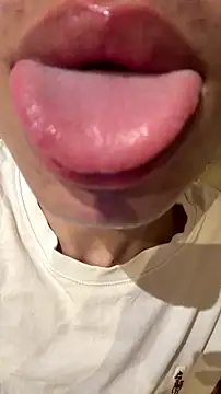 Snapshot of hotlips2026 chatting on June 26, 10:47 pm hotlips2026 online show from June 26, 10:47 pm
