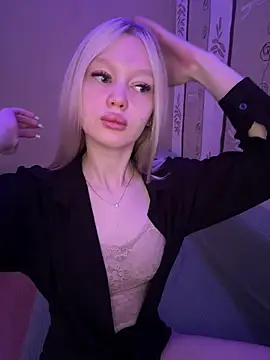 Velvet Doll  online show from May 7, 6:41 am