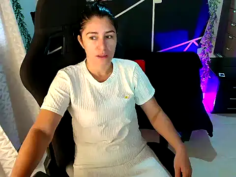 LUCYMILF SEXY online show from May 6, 11:59 am