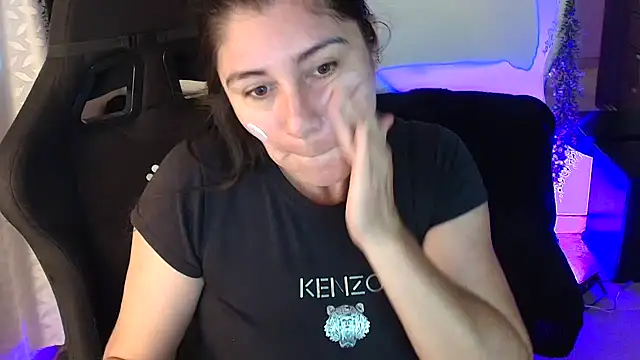 LUCYMILF SEXY online show from May 24, 1:05 pm
