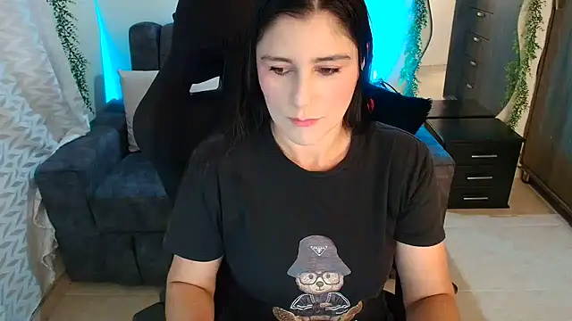 LUCYMILF SEXY online show from June 15, 6:32 pm
