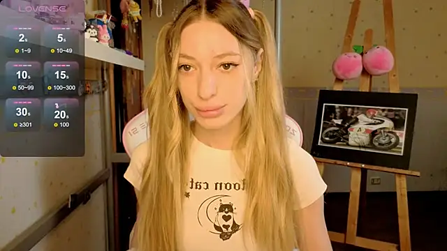 MiaMooonn online show from June 4, 1:39 pm