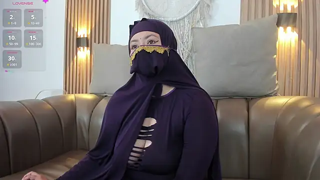 Snapshot of yasmin_dina chatting on June 6, 3:06 pm yasmin dina online show from June 6, 3:06 pm