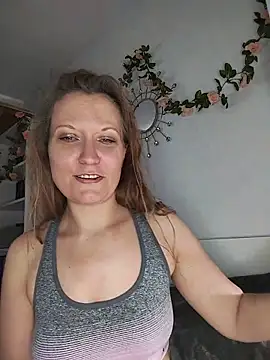Snapshot of Candy_Cougar chatting on June 20, 7:00 am Candy Cougar online show from June 20, 7:00 am