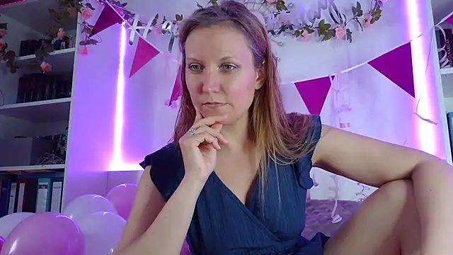 Snapshot of Candy_Cougar chatting on July 24, 5:00 pm Candy Cougar online show from July 24, 5:00 pm