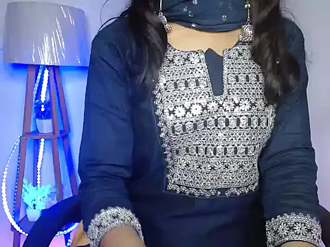 Snapshot of Annu_07 chatting on May 9, 5:23 am Annu 07 online show from May 9, 5:23 am