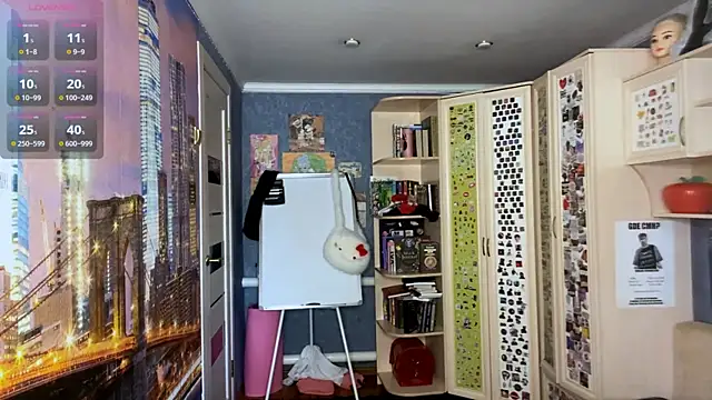 Snapshot of MonicaHolt chatting on May 20, 11:05 am MonicaHolt online show from May 20, 11:05 am