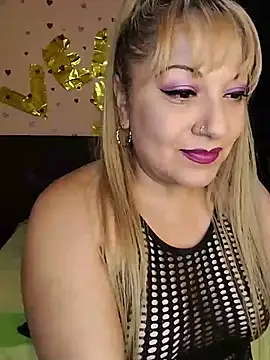 Snapshot of Venuss_Milf chatting on June 28, 10:21 am Venuss Milf online show from June 28, 10:21 am