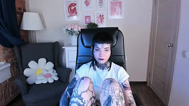 Snapshot of Bloood__Mary chatting on August 5, 8:33 pm Bloood Mary online show from August 5, 8:33 pm