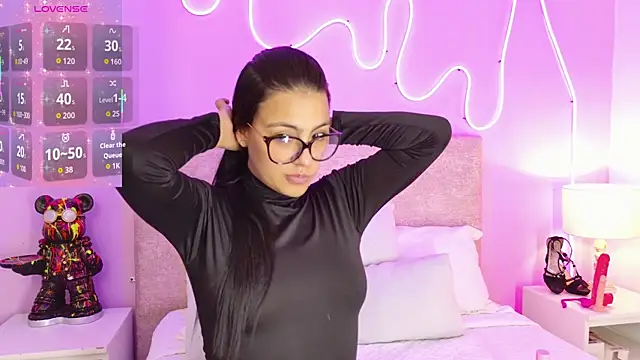 Hilaryportman149 online show from June 17, 10:32 pm