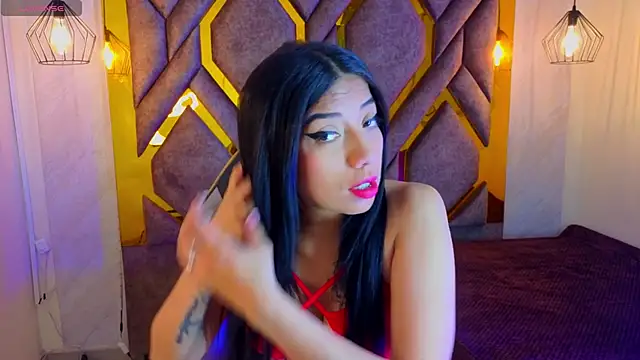 Snapshot of Ey_Im_simone_ chatting on May 6, 12:21 pm Ey Im simone online show from May 6, 12:21 pm