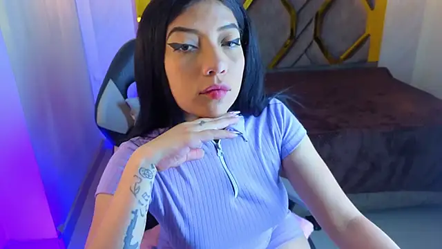 Snapshot of Ey_Im_simone_ chatting on May 14, 12:23 pm Ey Im simone online show from May 14, 12:23 pm