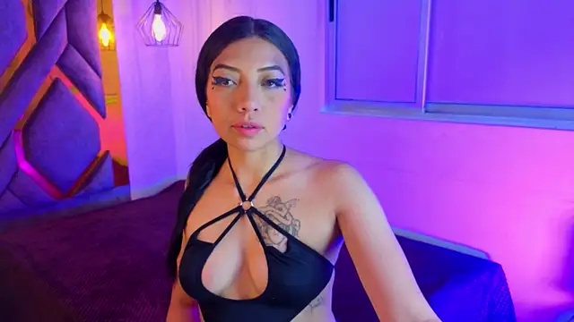 Snapshot of Ey_Im_simone_ chatting on June 1, 12:29 pm Ey Im simone online show from June 1, 12:29 pm