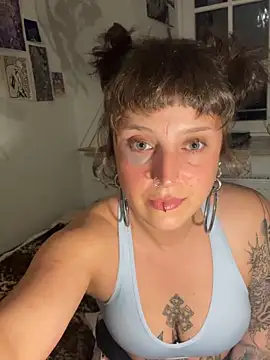 Snapshot of EmilieBraun chatting on May 5, 8:39 pm EmilieBraun online show from May 5, 8:39 pm