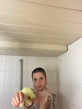 Snapshot of EmilieBraun chatting on May 20, 8:37 pm EmilieBraun online show from May 20, 8:37 pm
