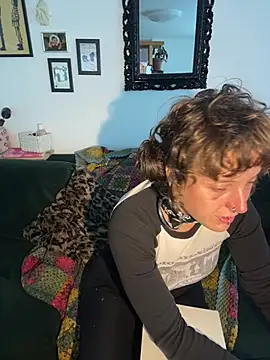 Snapshot of EmilieBraun chatting on May 21, 11:39 am EmilieBraun online show from May 21, 11:39 am