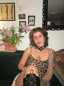 Snapshot of EmilieBraun chatting on June 13, 8:40 pm EmilieBraun online show from June 13, 8:40 pm