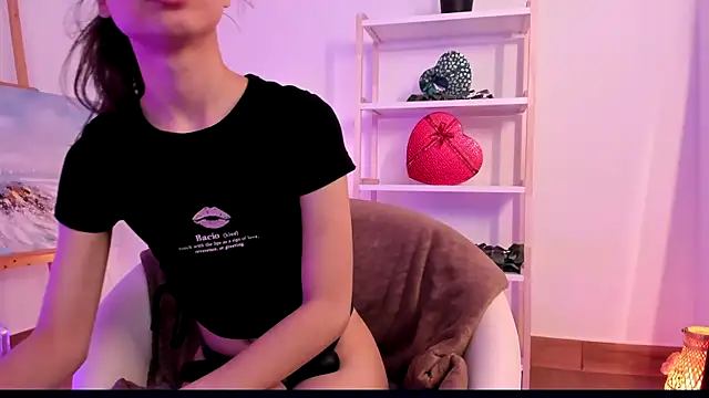 Mimi Petittte online show from July 8, 1:26 pm