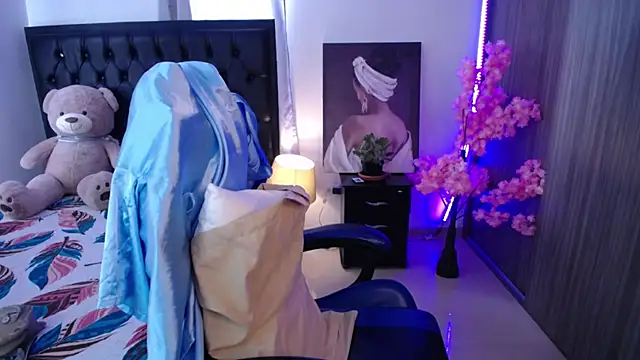 Snapshot of MarQueen1_ chatting on May 10, 12:43 pm MarQueen1 online show from May 10, 12:43 pm