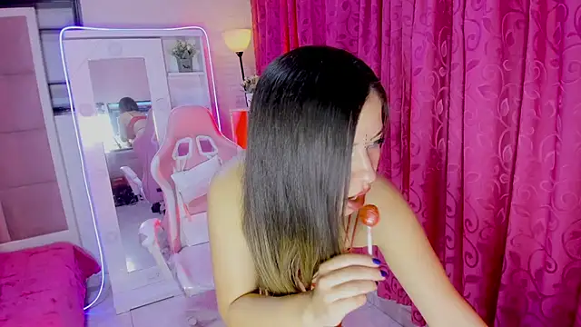 Shantal Sweet  online show from July 4, 1:50 pm