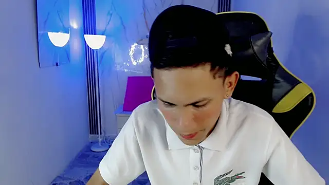Snapshot of sombra_18 chatting on July 3, 3:35 am sombra 18 online show from July 3, 3:35 am