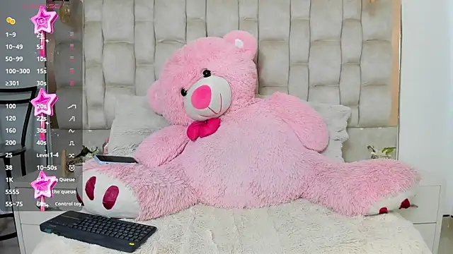 MaddyReyes online show from June 18, 7:40 pm
