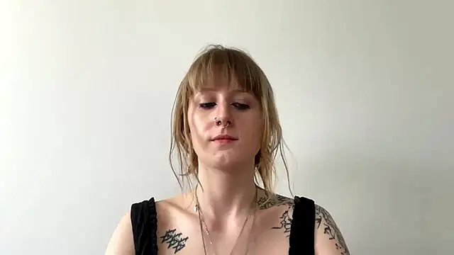 Snapshot of LaraLovely chatting on July 13, 3:48 pm LaraLovely online show from July 13, 3:48 pm