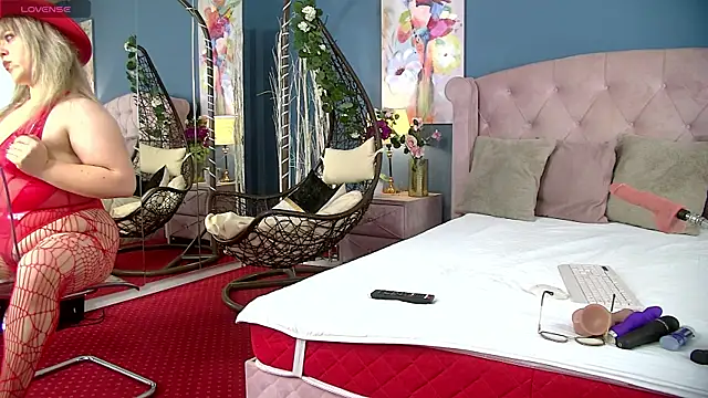 Snapshot of ZoeSkyee chatting on July 11, 9:16 pm ZoeSkyee online show from July 11, 9:16 pm