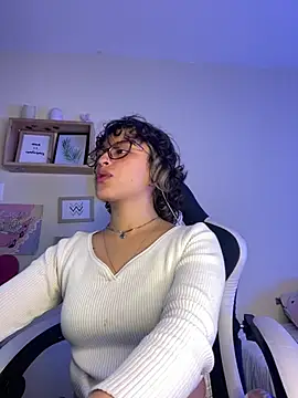 Lusiana   online show from June 30, 3:29 am