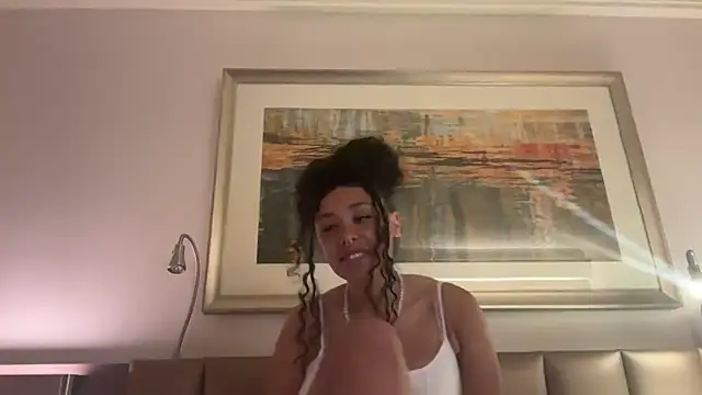 Snapshot of curlyheadedcutie101 chatting on June 2, 3:52 am curlyheadedcutie101 online show from June 2, 3:52 am