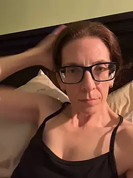 Raevyn online show from May 6, 5:25 am