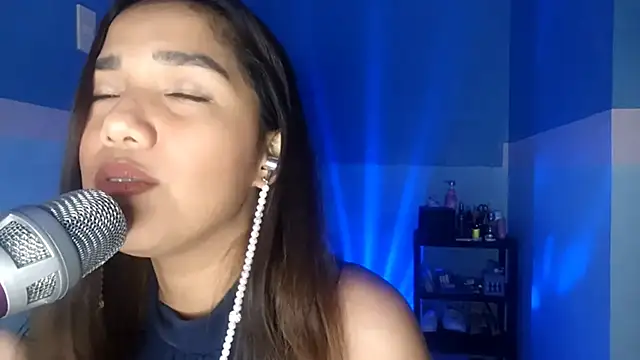 Snapshot of AnneHanacek chatting on May 11, 4:04 pm AnneHanacek online show from May 11, 4:04 pm