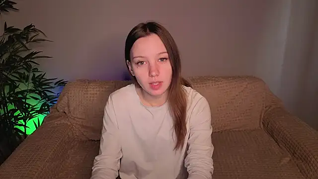 lolytaberry online show from May 18, 1:35 am