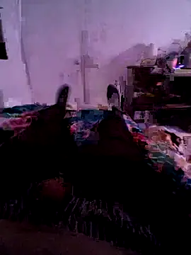 Snapshot of Almircorral2211 chatting on June 18, 4:24 am Almircorral2211 online show from June 18, 4:24 am