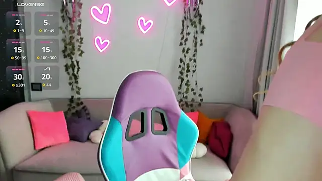 pixiecrussh online show from May 12, 3:20 pm