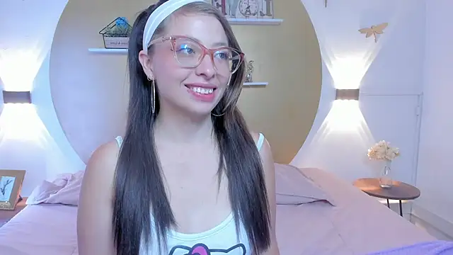 Snapshot of Lenna_Phillips chatting on June 17, 11:23 am Lenna Phillips online show from June 17, 11:23 am