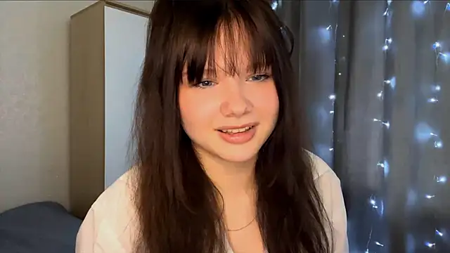 EmilyMercurial online show from June 12, 8:46 am
