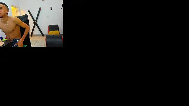 Snapshot of friends_lust_latin chatting on May 29, 7:12 pm friends lust latin online show from May 29, 7:12 pm