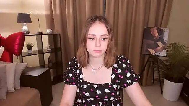 Snapshot of MilanaRare chatting on May 24, 5:18 pm MilanaRare online show from May 24, 5:18 pm