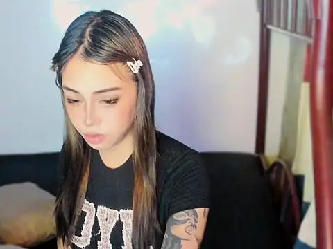 Snapshot of ArianaLore chatting on June 3, 5:51 pm ArianaLore online show from June 3, 5:51 pm