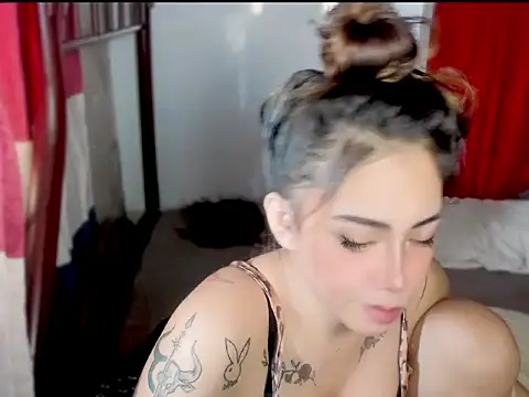 Snapshot of ArianaLore chatting on July 5, 8:21 am ArianaLore online show from July 5, 8:21 am